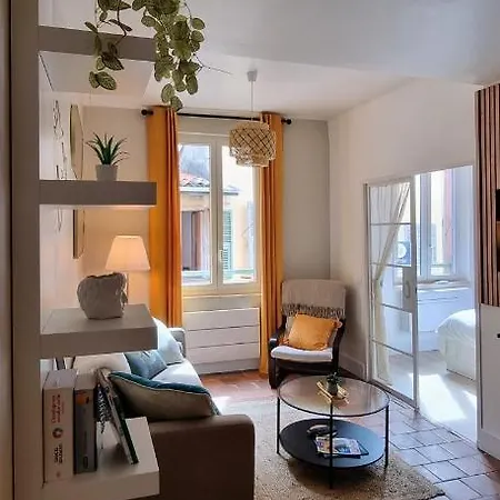 Charming In Vieux アパート