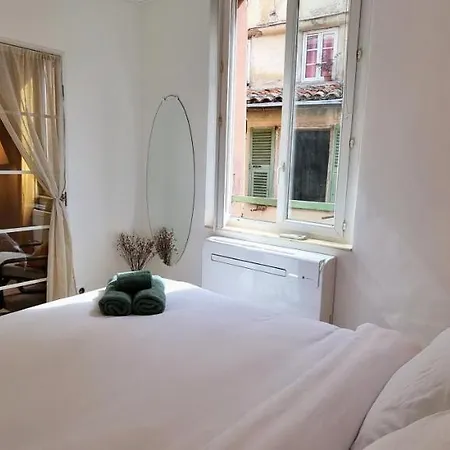 Charming In Vieux Apartment